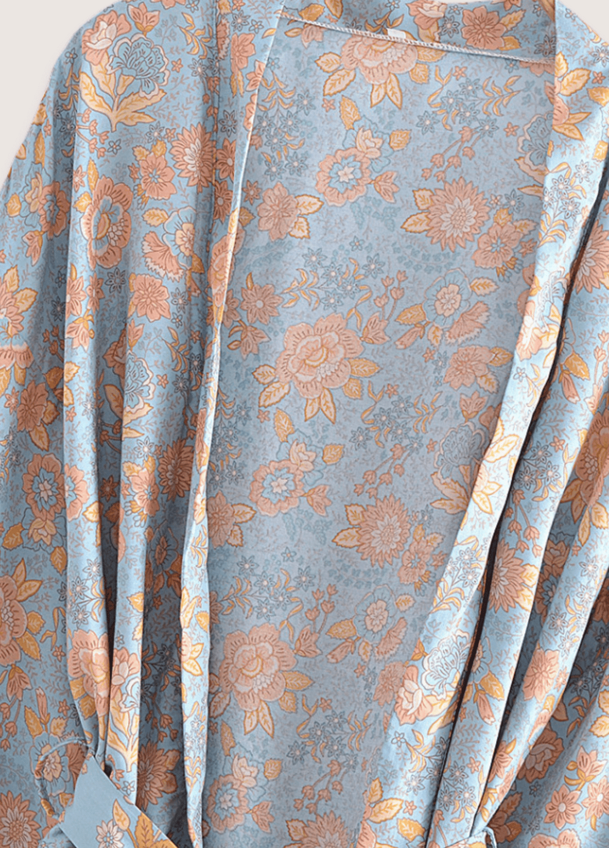 Kimono court fleuri bleu-gris et rosé | Sorashi