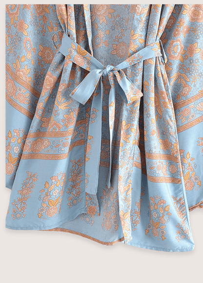 Kimono court fleuri bleu-gris et rosé | Sorashi