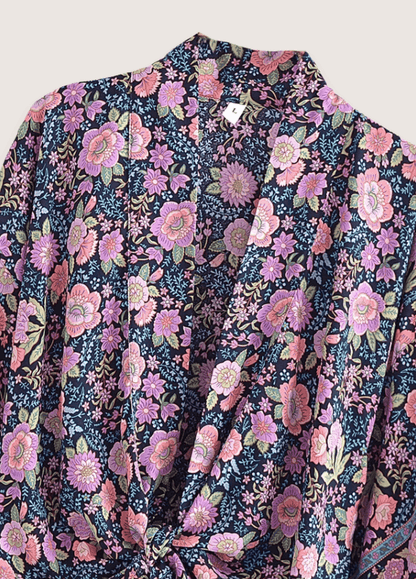 Kimono court plage fleuri rose et bleu nuit | Hanari