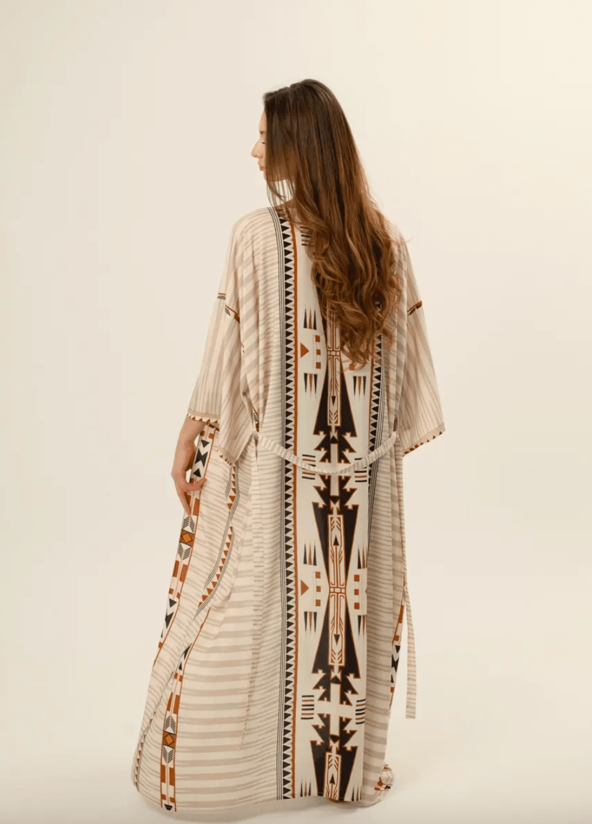 Kimono long beige à motif géométrique tribal | Yukita