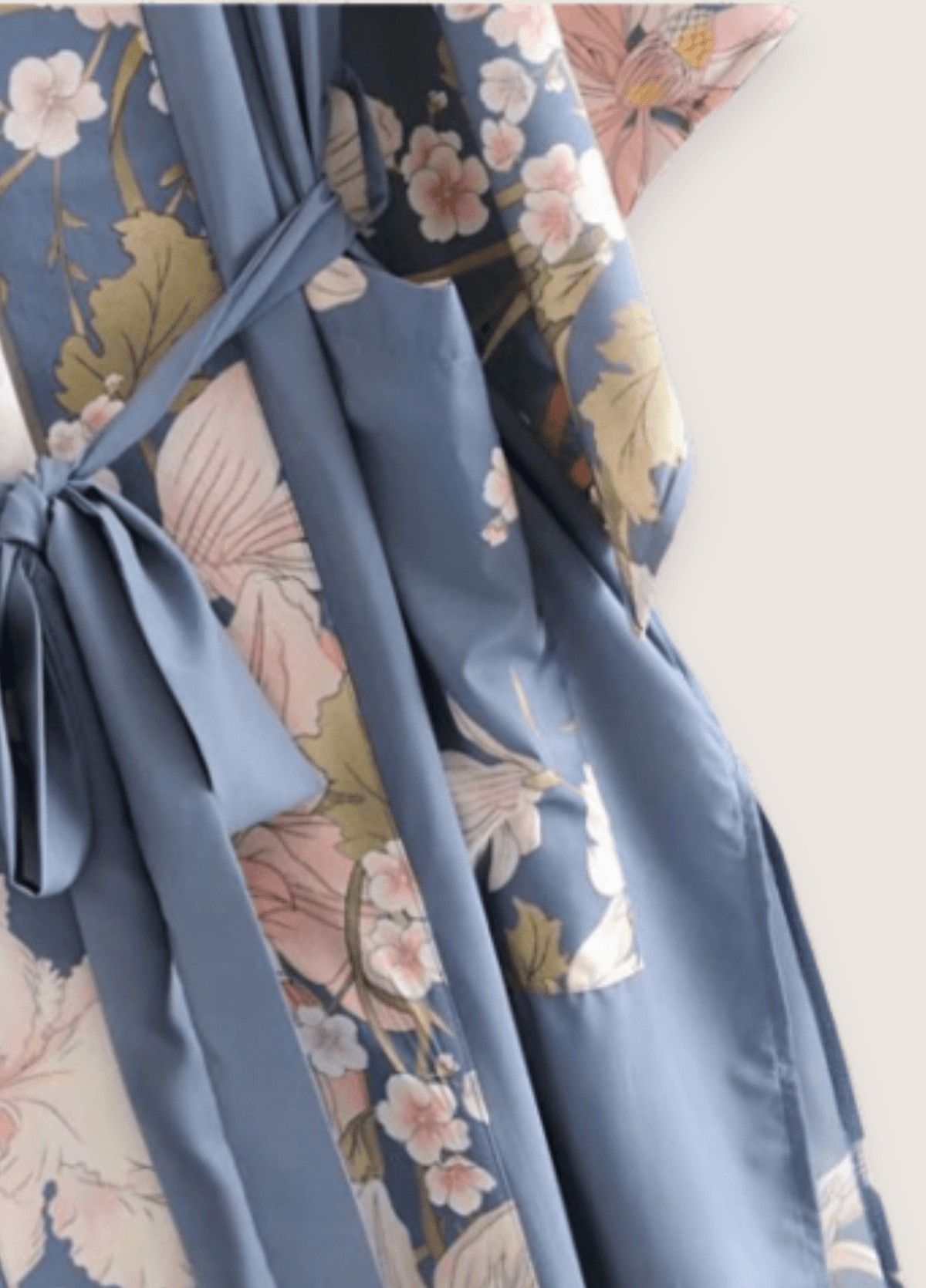 Kimono long bleu pâle à motif fleuri et paon | Hanashi