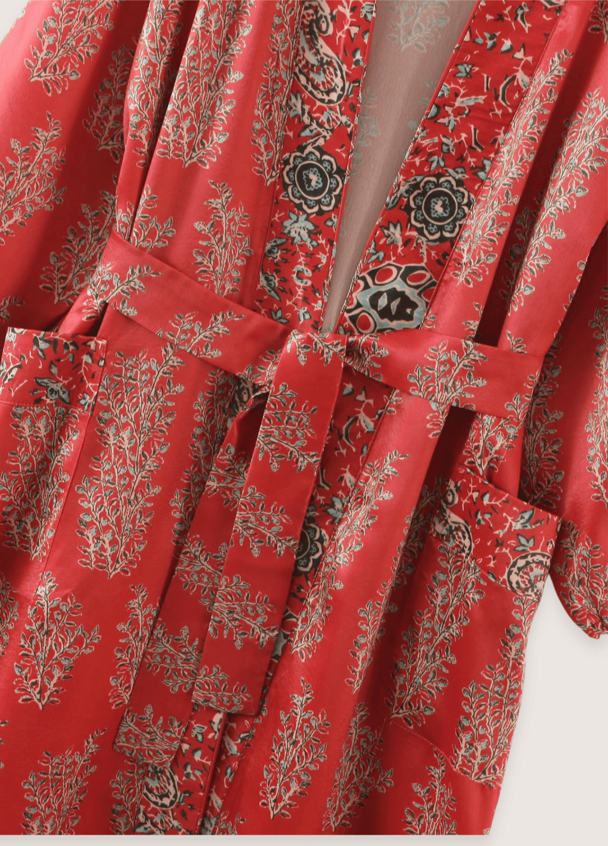 Kimono long rouge à motif fleuri | Haruko