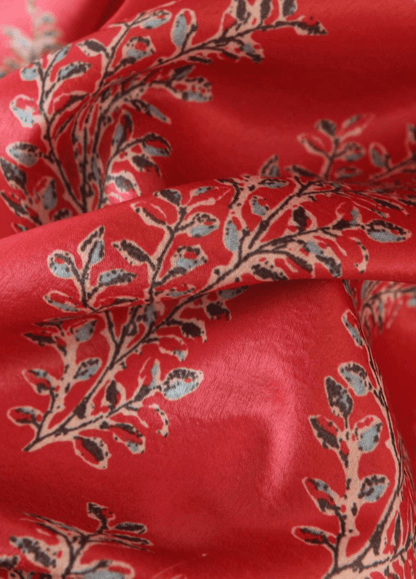 Kimono long rouge à motif fleuri | Haruko